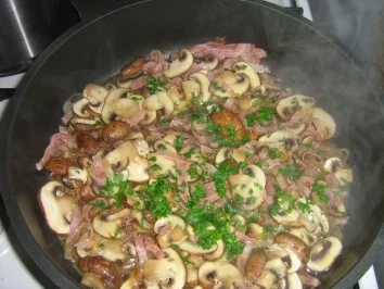 Rezept: Spaghetti mit Roquefort-Champignon-Sauce Bild Nr. 5 Spaghetti mit Roquefort-Champignon-Sauce - Rezept - Bild Nr. 5