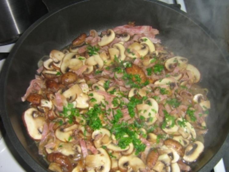 Spaghetti mit Roquefort Champignon Sauce - einfach - 227 kcal/100g