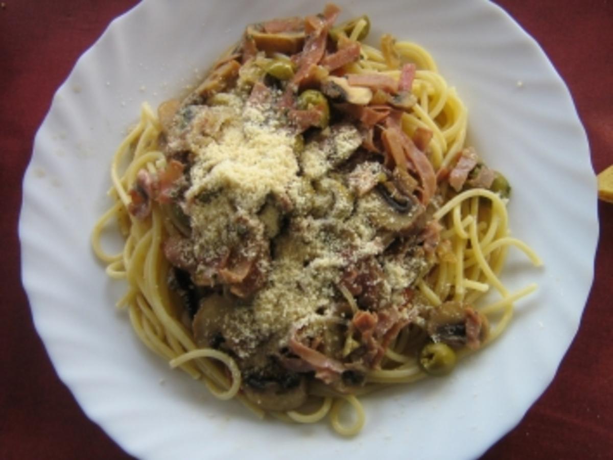 Spaghetti mit Roquefort-Champignon-Sauce - Rezept - kochbar.de