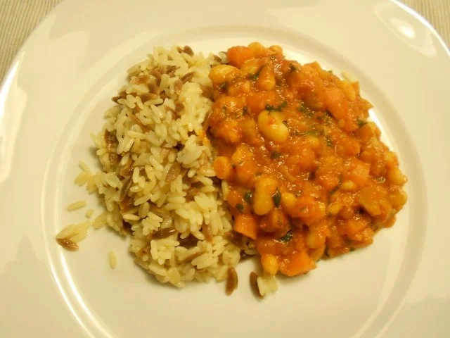 Rezept: Kuru Fasulye weißer Bohnentopf in roter Soße Vegetarisch Kuru Fasulye weißer Bohnentopf in roter Soße Vegetarisch - Rezept