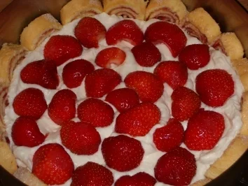 Rezept: Erdbeer-Joghurt-Charlotte Bild Nr. 6 Erdbeer-Joghurt-Charlotte - Rezept - Bild Nr. 6