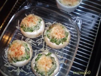 Rezept: Mit Blattspinat und Schinken gefüllte Pilze Bild Nr. 4 Mit Blattspinat und Schinken gefüllte Pilze - Rezept - Bild Nr. 4