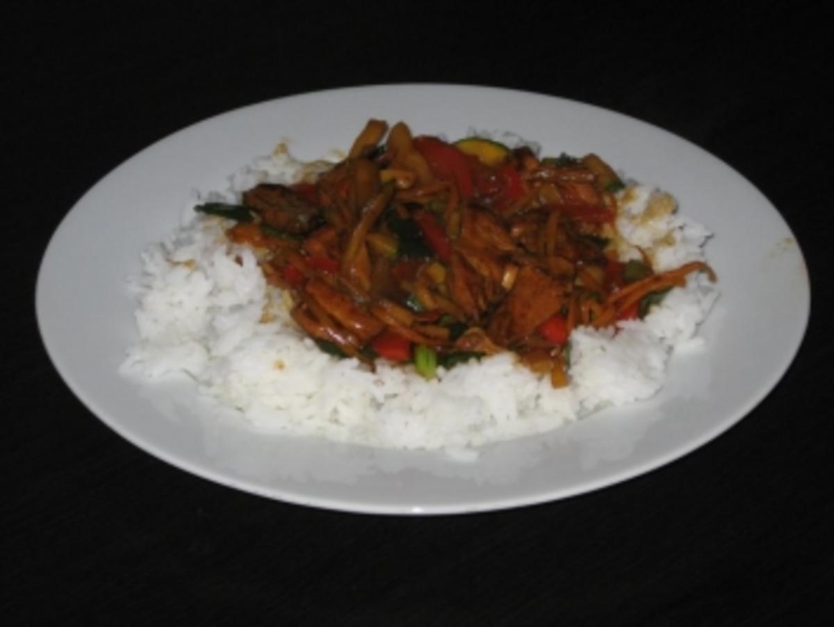 Hühnchenfleisch mit Gemüse und Reis - Rezept