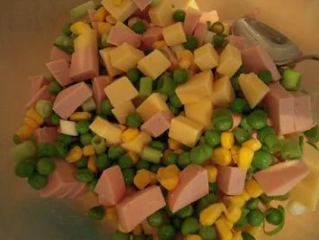 Rezept: Wurst-Käse-Salat Bild Nr. 5 Wurst-Käse-Salat - Rezept - Bild Nr. 5