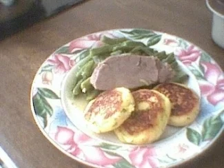 Rezept: Grüne Bohnen mit Rindfleisch und Kartoffeltaler Grüne Bohnen mit Rindfleisch und Kartoffeltaler - Rezept