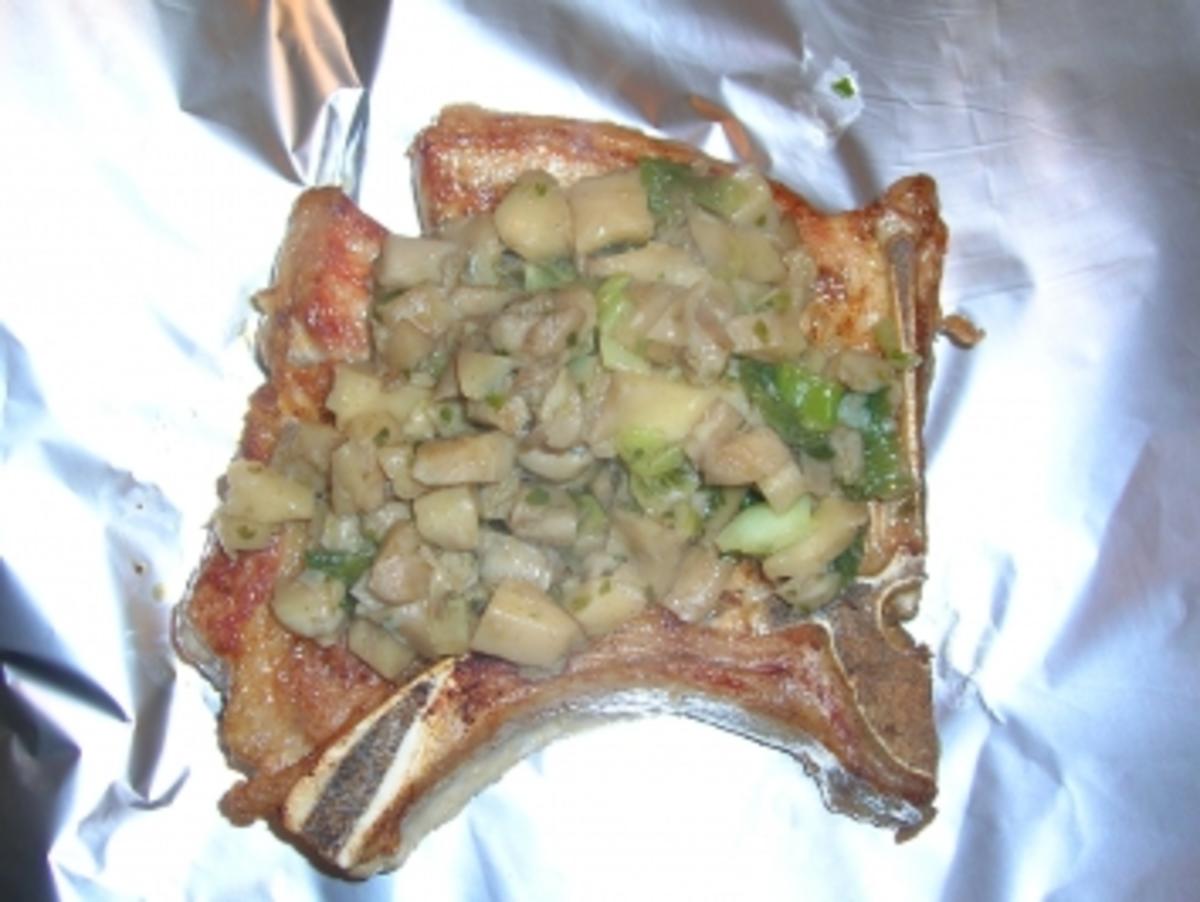 Schweinekoteletts (im Silbermantel) mit Sherry-Austernpilzkruste an Rösti - Rezept - Bild Nr. 10