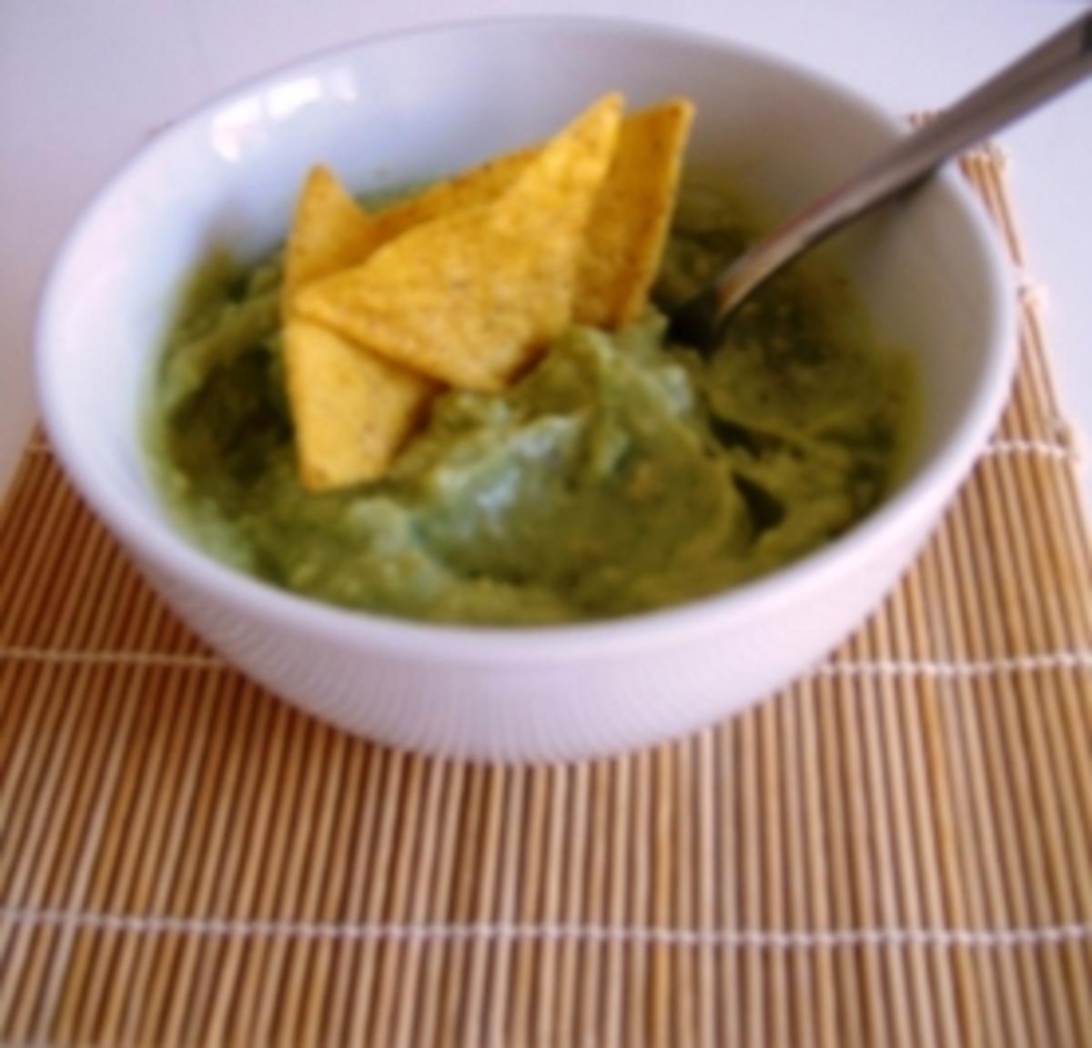 Guacamole Avocadocreme mit Joghurt - lecker als Dip zum Grillen oder
einfach zu Tortilla Chips Rezept Von Einsendungen Firebird