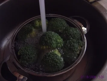 Rezept: Broccoli mit Schweineschnitzel Bild Nr. 4 Broccoli mit Schweineschnitzel - Rezept - Bild Nr. 4