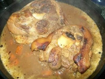 Rezept: Schmorhaxe in Schwarzbiersauce Bild Nr. 2 Schmorhaxe in Schwarzbiersauce - Rezept - Bild Nr. 2