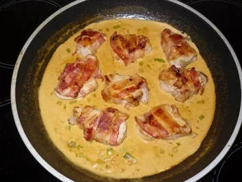 Schweinemedaillons in Weißwein-Sahne-Soße - Rezept