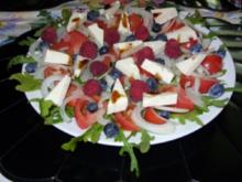 Sommer-Salat mit Gemüse und Früchten - Rezept