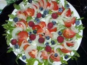 Sommer-Salat mit Gemüse und Früchten - Rezept - Bild Nr. 4