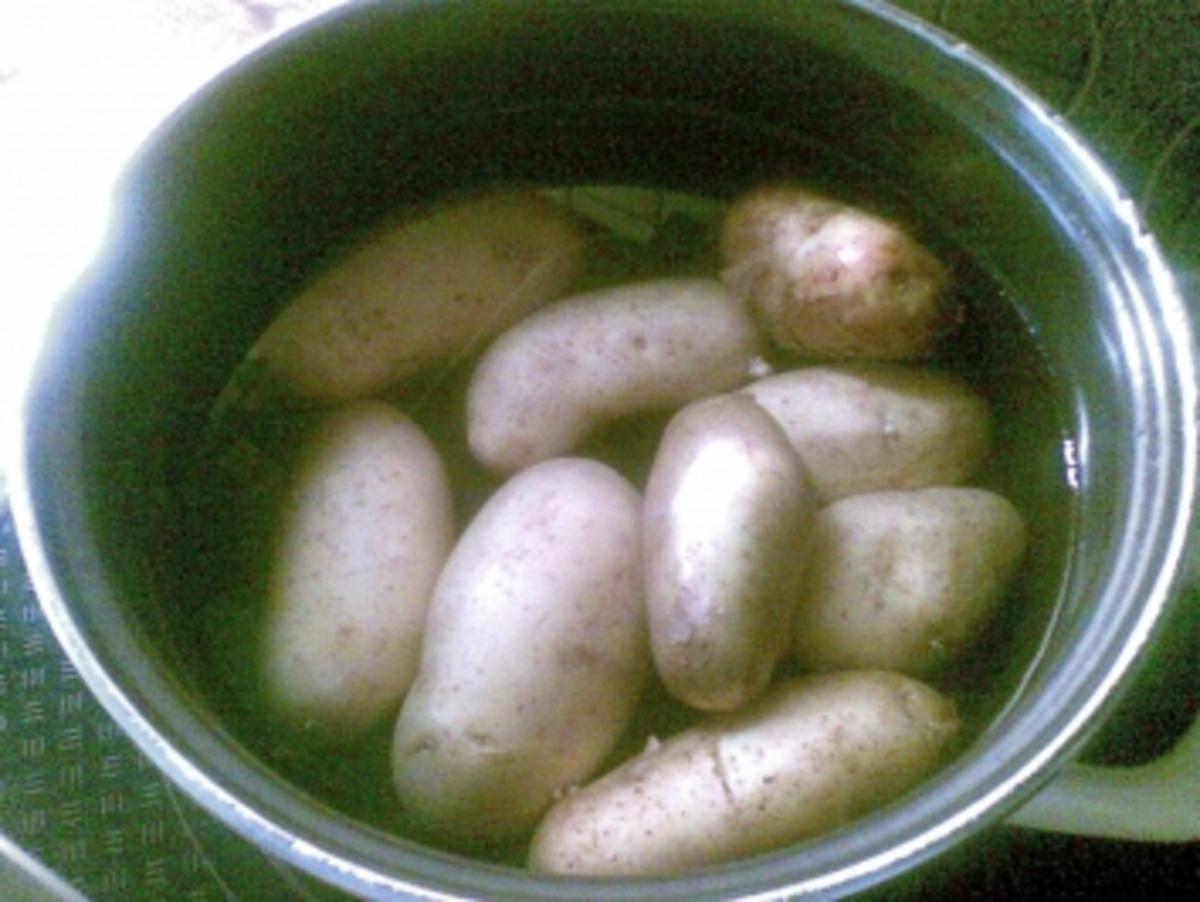 Kalbfleischpflanzerl mit lauwarmem Kartoffelsalat - Rezept - Bild Nr. 4