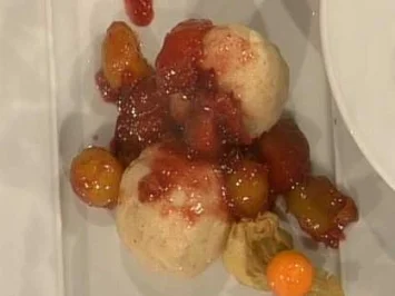 Mirabellenknödel mit lauwarmem Kompott (Yasmina Filali) - Rezept