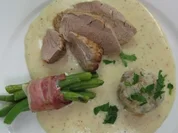Schweinfilet an süßer Senfsoße dazu Brezenknödel und Bohnen - Rezept
