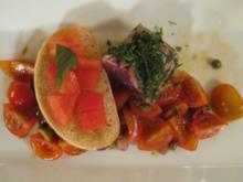 Tunfisch auf Tomatensalat mit Bruschetta - Rezept