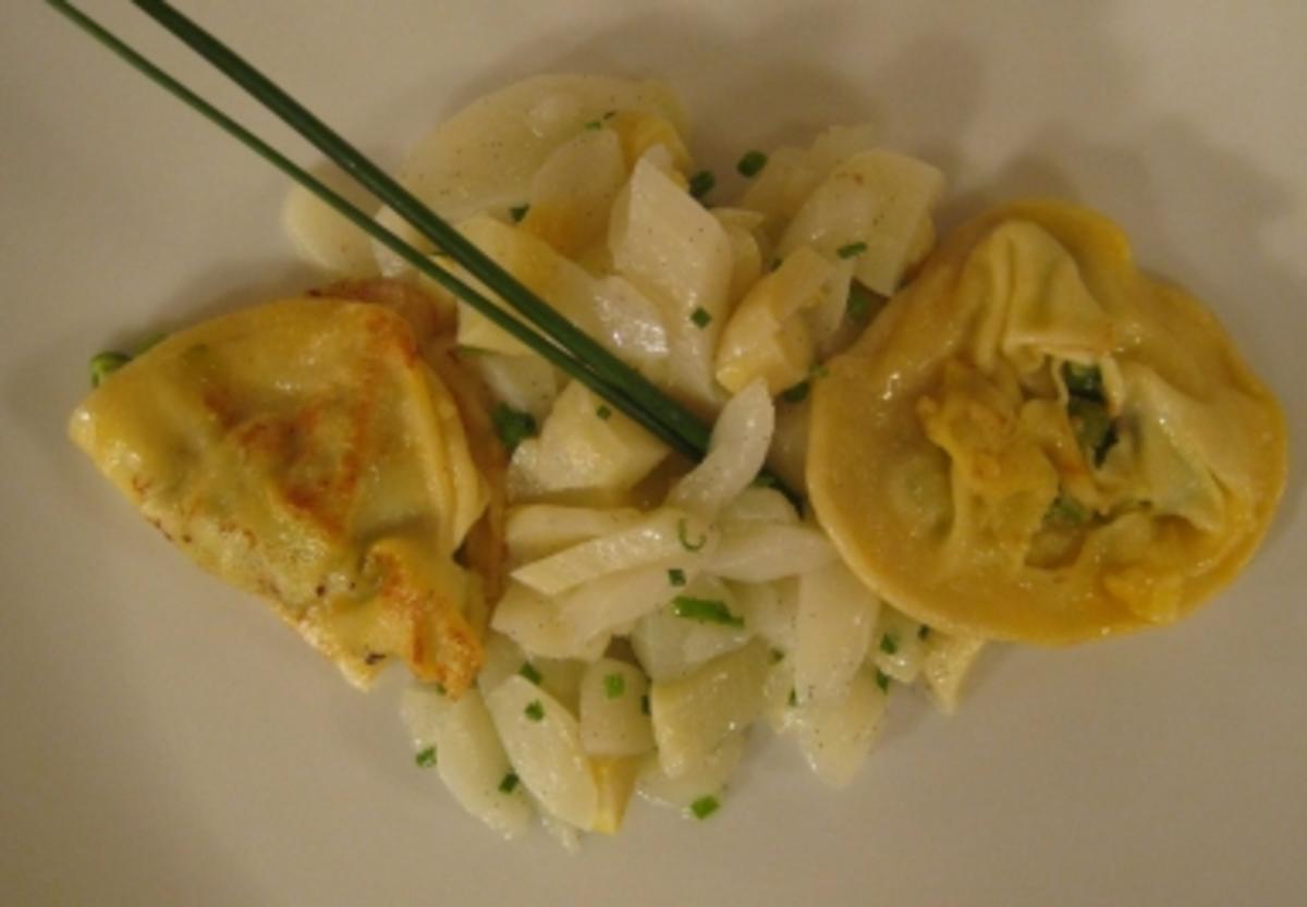 Ravioli gefüllt mit grünem Spargel an weißem Spargel-Vanillesalat - Rezept