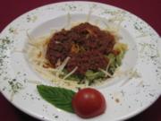 Tagliatelle Tricolore mit Kalbsragout - Rezept