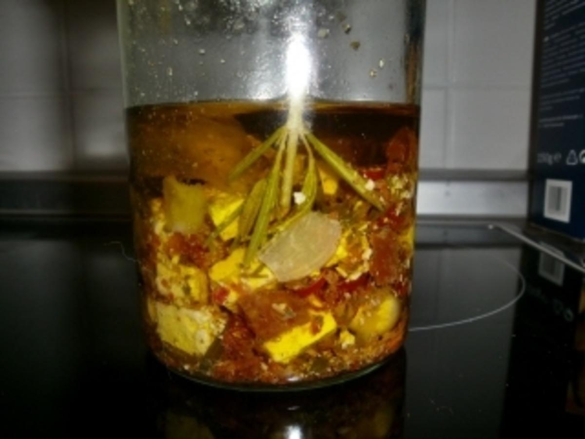 Feta in Kräuter-Knoblauch-Öl (einlegen) - schmeckt wie bei Christos - Rezept - Bild Nr. 2