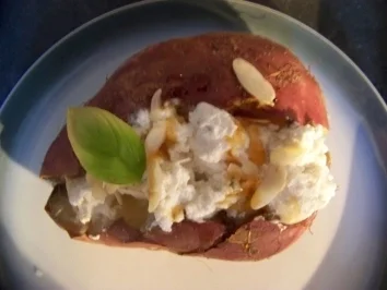 Süßkartoffel mit Ziegenkäse und Honig-Butter - Rezept