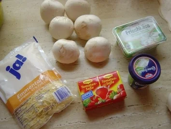 Rezept: Gefüllte Champignons mit Tomatensoße und Käse überbacken Bild Nr. 2 Gefüllte Champignons mit Tomatensoße und Käse überbacken - Rezept - Bild Nr. 2