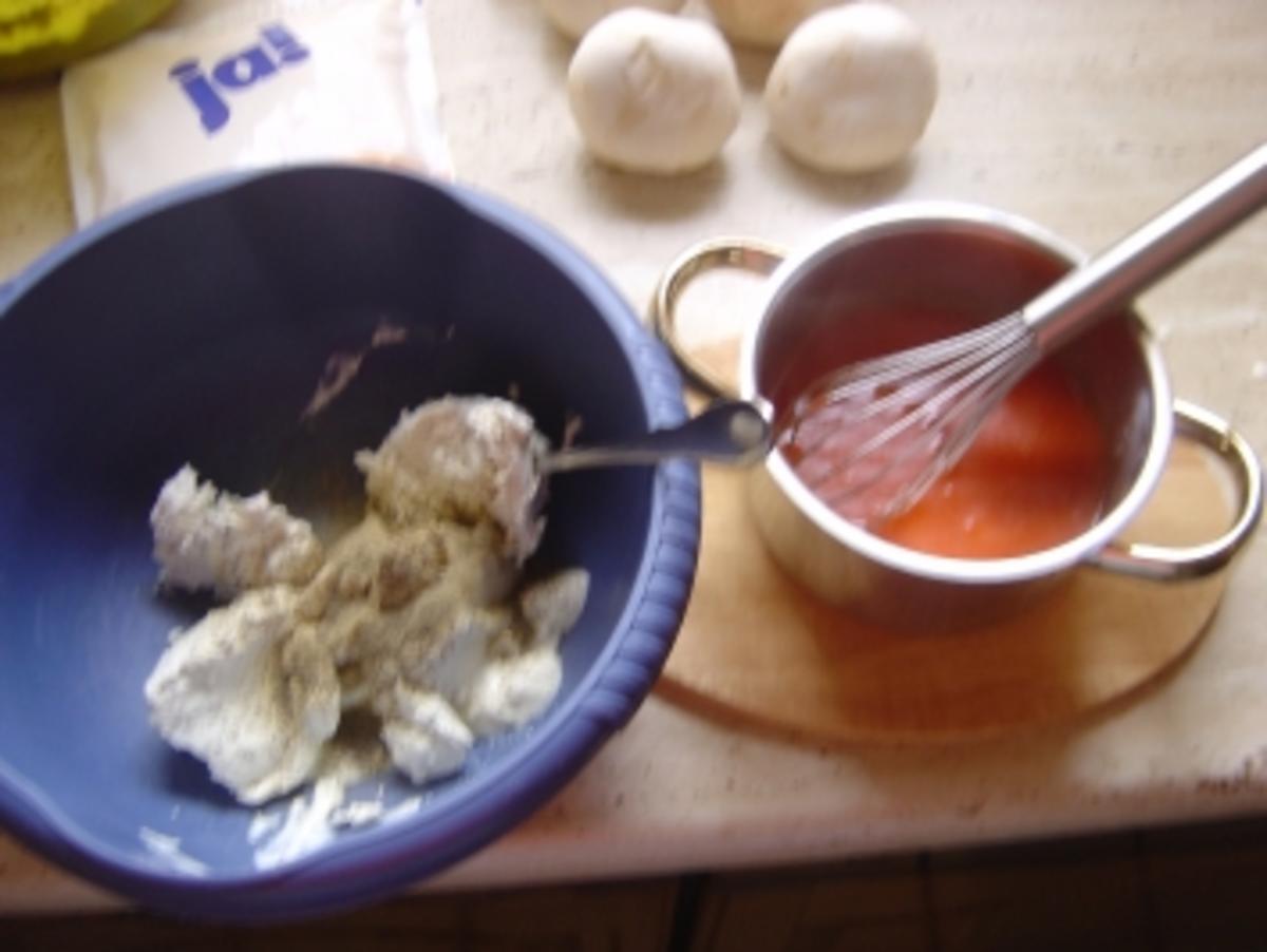 Gefüllte Champignons mit Tomatensoße und Käse überbacken - Rezept - Bild Nr. 3