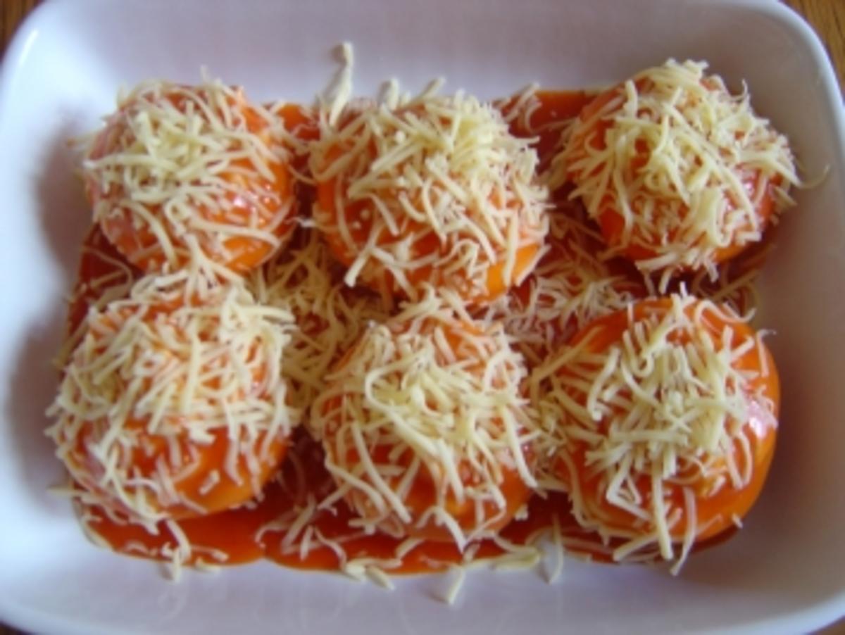 Gefüllte Champignons mit Tomatensoße und Käse überbacken - Rezept - Bild Nr. 5