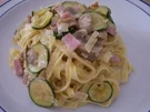 Nudeln mit Zucchini und Käse-Sahne-Sauce - Rezept