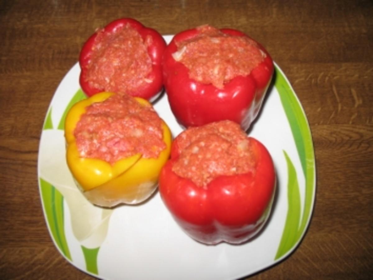Gefüllte Paprika auf Tomatensauce - Rezept - Bild Nr. 2