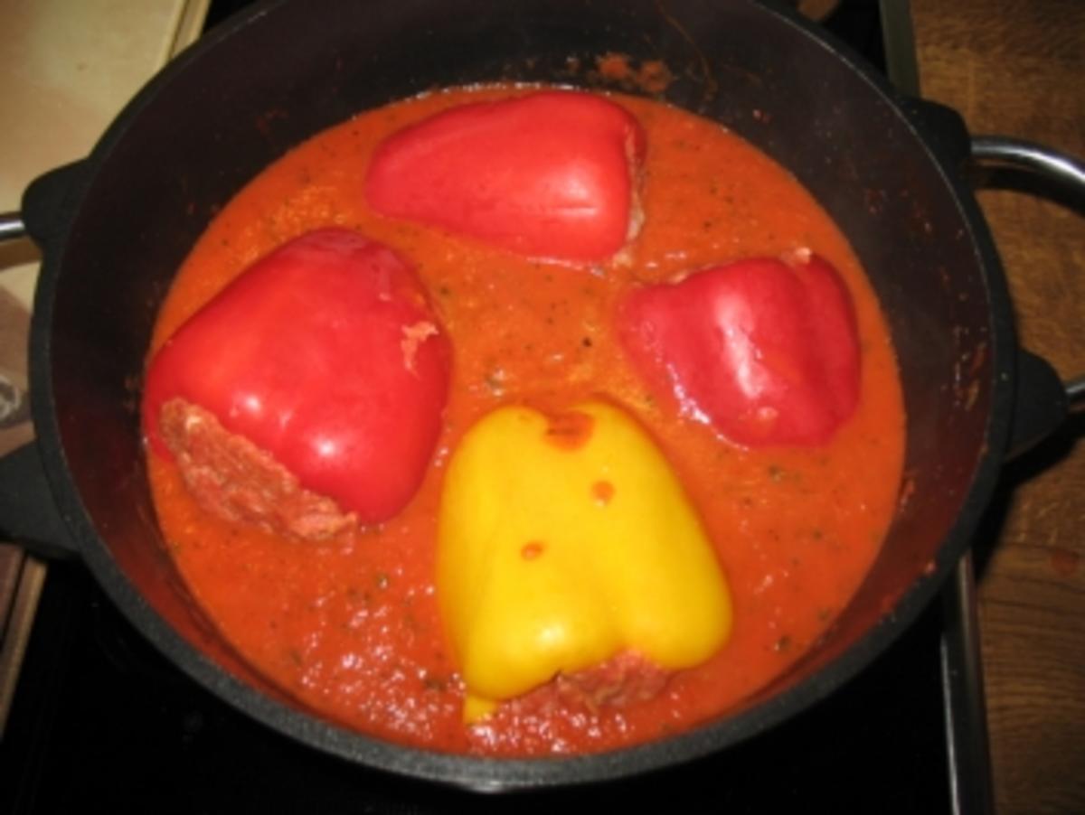 Gefüllte Paprika auf Tomatensauce - Rezept - Bild Nr. 3