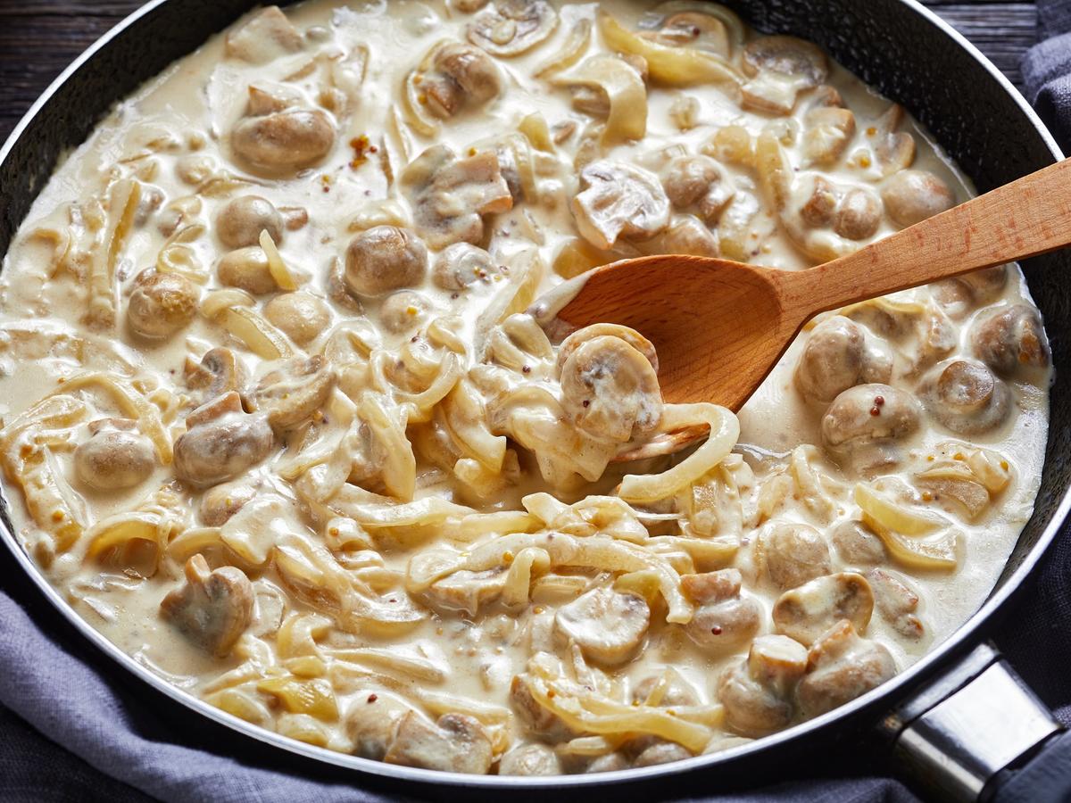 Putengeschnetzeltes mit Champignon-Rahm-Soße - Rezept - kochbar.de