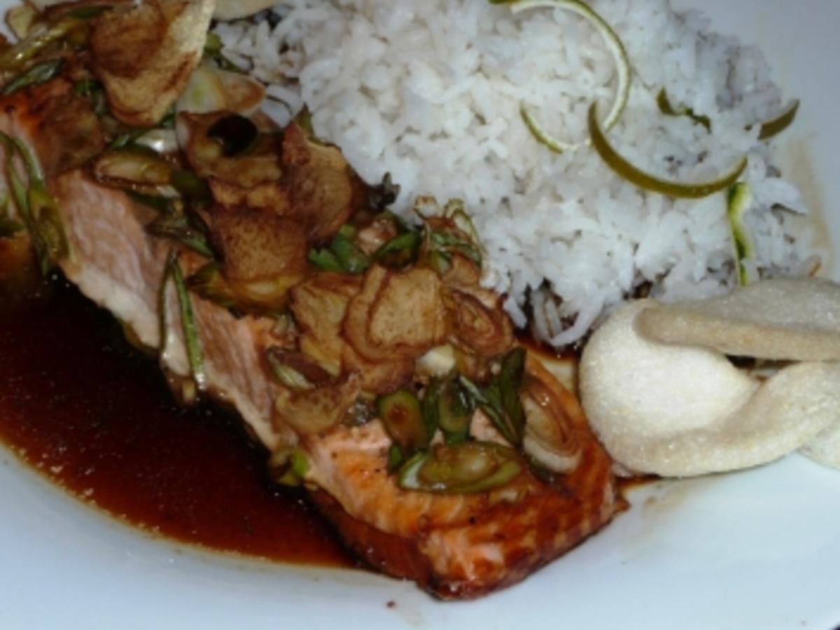 Zartes Lachsfilet unterm Ingwerhäubchen mit Soja-Zitronensoße - Rezept