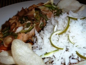 Zartes Lachsfilet unterm Ingwerhäubchen mit Soja-Zitronensoße - Rezept - Bild Nr. 4