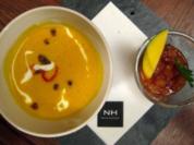 Joghurtsuppe mit Kurkuma und Mangochutney - Rezept