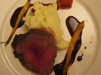 Rezept: Medaillon vom Rind an Schoko-Ingwersoße dazu Wasabikartoffelpüree Medaillon vom Rind an Schoko-Ingwersoße dazu Wasabikartoffelpüree - Rezept