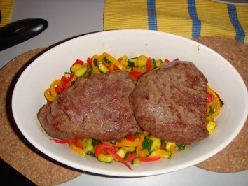 Steak auf Gemüsebeet - Rezept - Bild Nr. 2