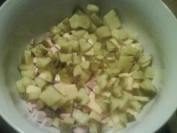 Rezept: Käse-Wurst-Salat Bild Nr. 4 Käse-Wurst-Salat - Rezept - Bild Nr. 4