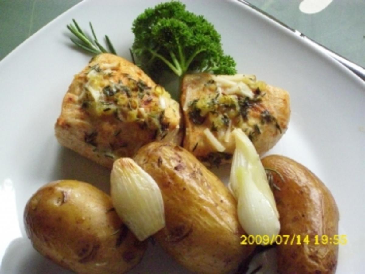 Fleisch:  Zitronenen-Kräuter-Hähnchenbrust mit gebackenen Kartoffeln - Rezept