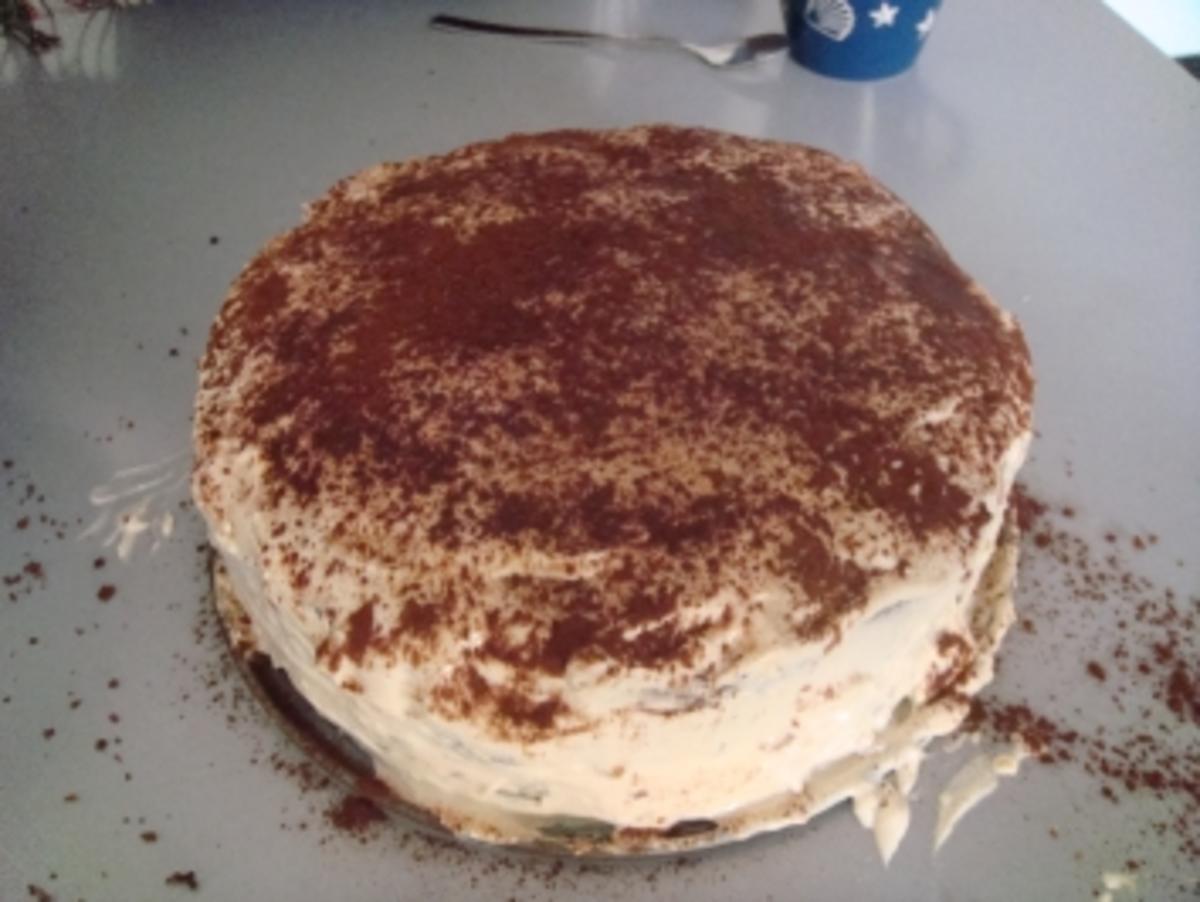 Triple-Chocolate-Fudge-Peanut-Butter-Cream-Cake - Rezept