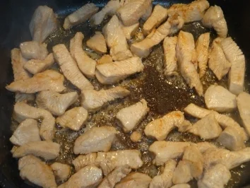 Rezept: Camembert-Steakes in Champignonsoße Bild Nr. 3 Camembert-Steakes in Champignonsoße - Rezept - Bild Nr. 3