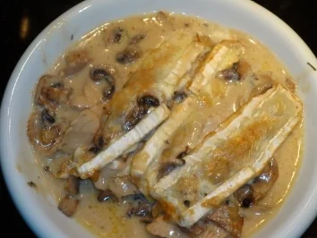 Rezept: Camembert-Steakes in Champignonsoße Camembert-Steakes in Champignonsoße - Rezept