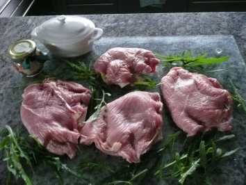 Rezept: FLEISCH Kalbsschnitzel gefüllt mit Käse und Schinken +Pesto +Frischkäsesößchen Bild Nr. 2 FLEISCH Kalbsschnitzel gefüllt mit Käse und Schinken +Pesto +Frischkäsesößchen - Rezept - Bild Nr. 2