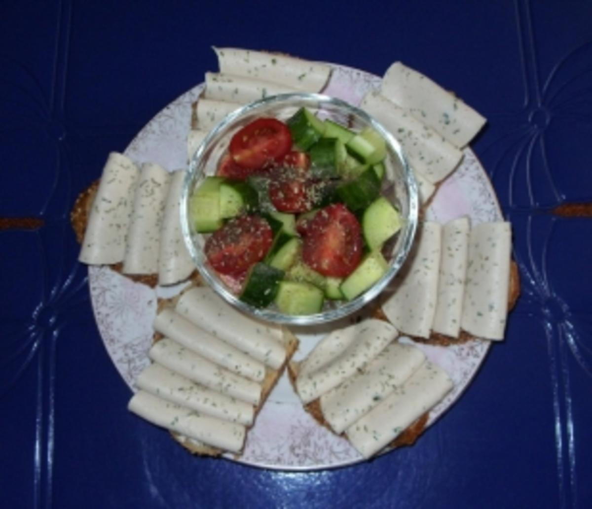 Abend-Brote mit Tomaten und Gurkenstückchen - Rezept - Bild Nr. 4