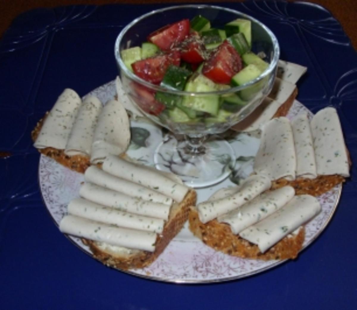 Abend-Brote mit Tomaten und Gurkenstückchen - Rezept - Bild Nr. 5