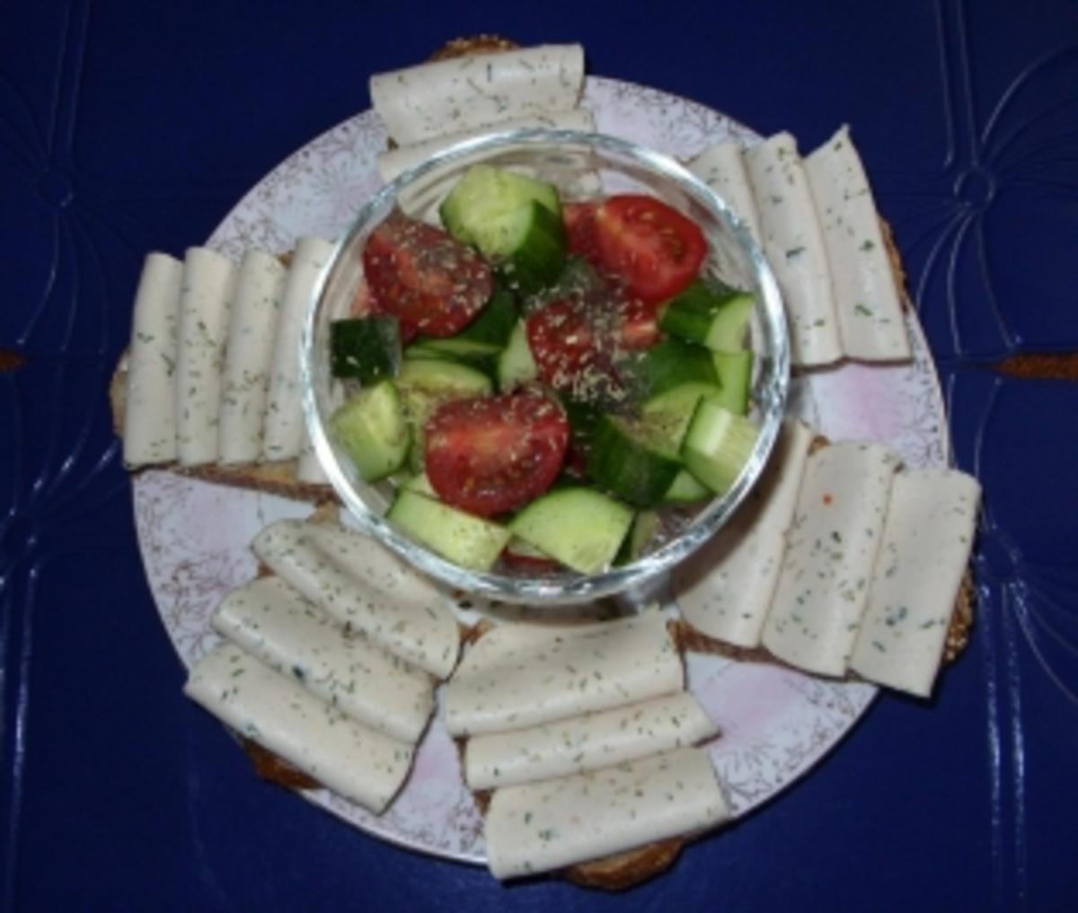 Abend-Brote mit Tomaten und Gurkenstückchen - Rezept - Bild Nr. 6