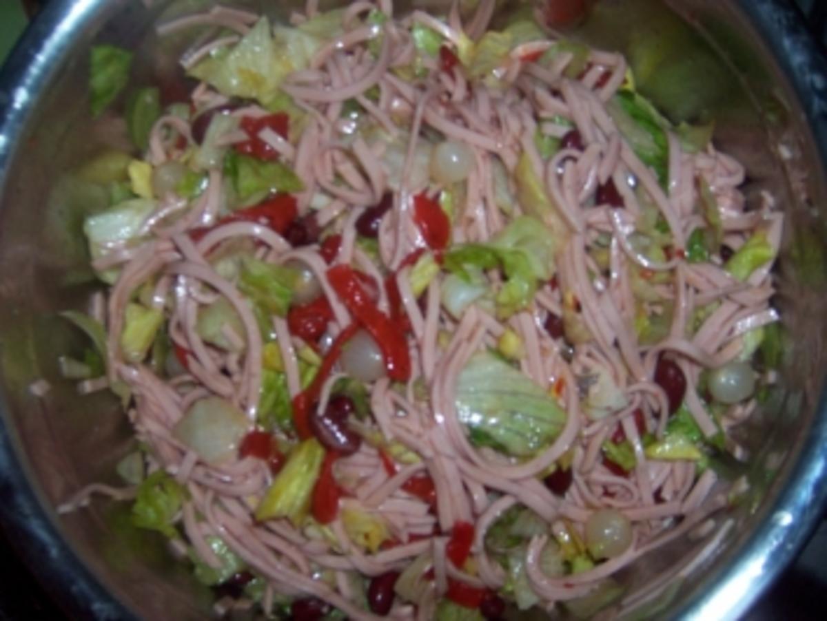 Feuriger Salat mit Fleischwurst - Rezept