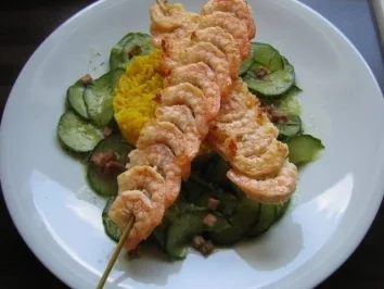 Garnelen-Spieß an Gurkengemüse - Rezept