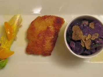 Rezept: Wiener Schnitzel mit Kartoffelsalat und fruchtigen Römersalatherzen Wiener Schnitzel mit Kartoffelsalat und fruchtigen Römersalatherzen - Rezept