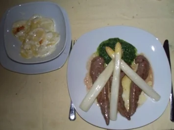 Lammfilet mit Spinat und Spargel, Salbeibutter - Rezept