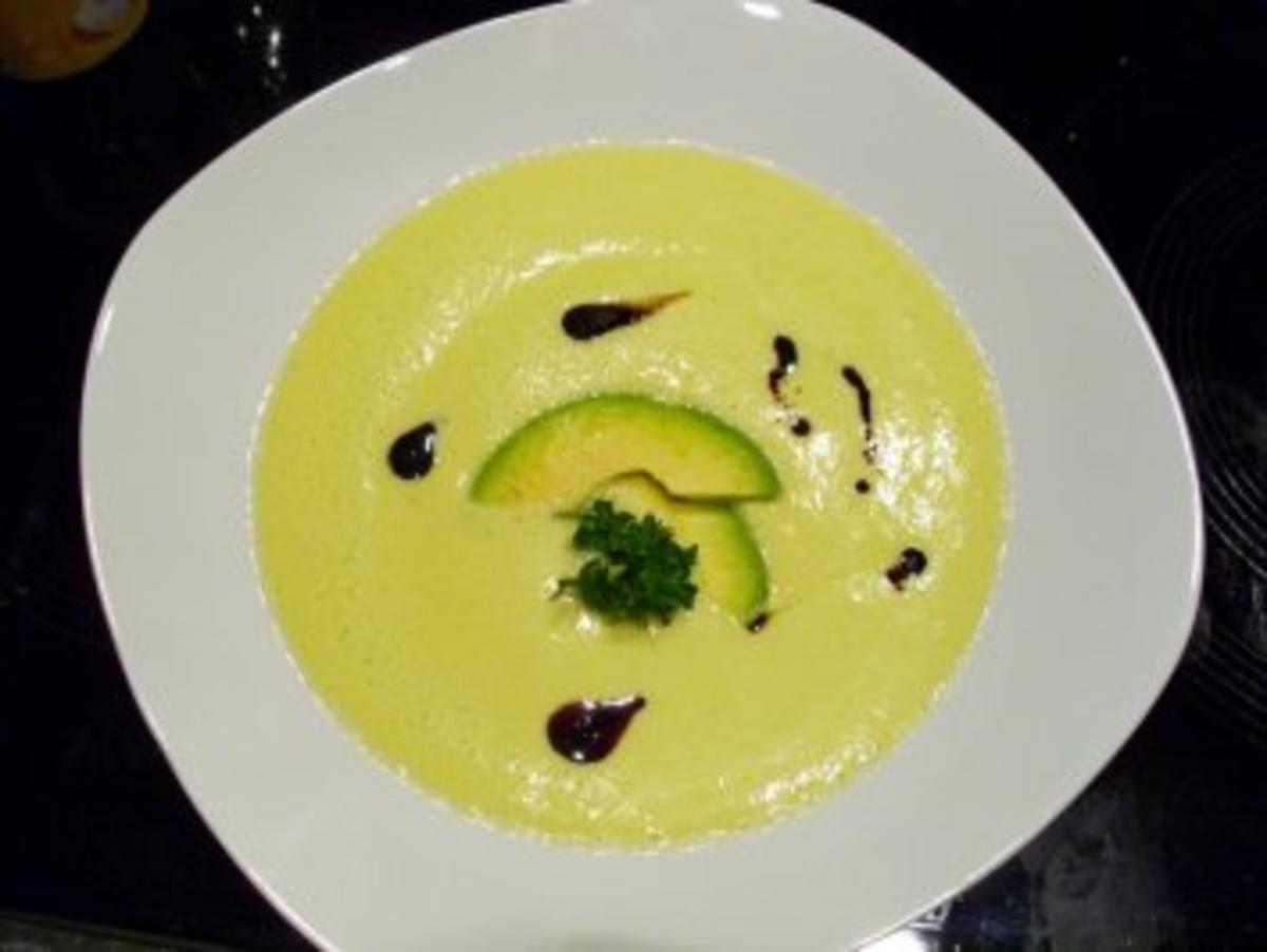 Avocadocremsüppchen - Rezept